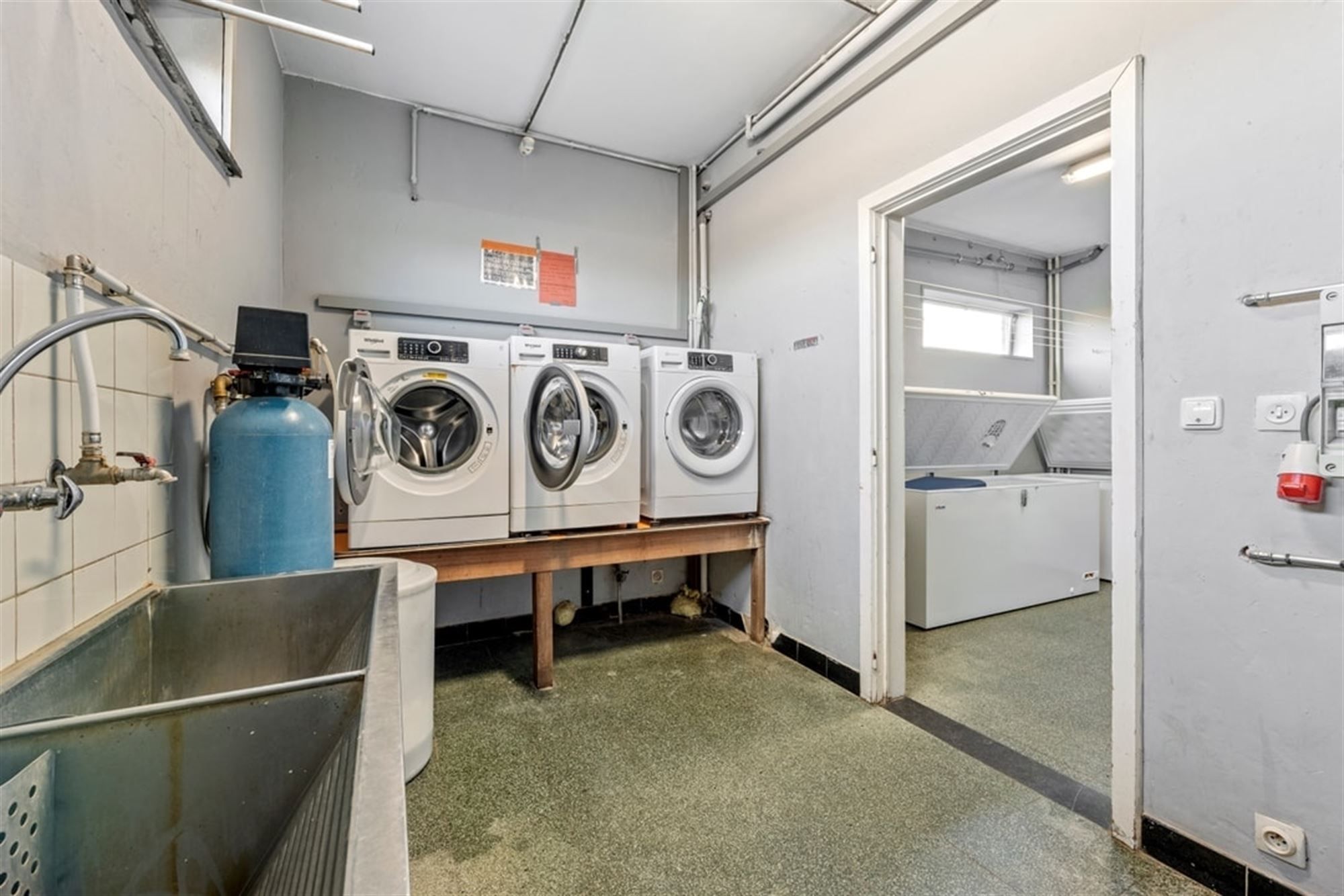 VERGUND GEMEENSCHAPSHUIS MET 15 INDIVIDUELE KAMERS foto 16