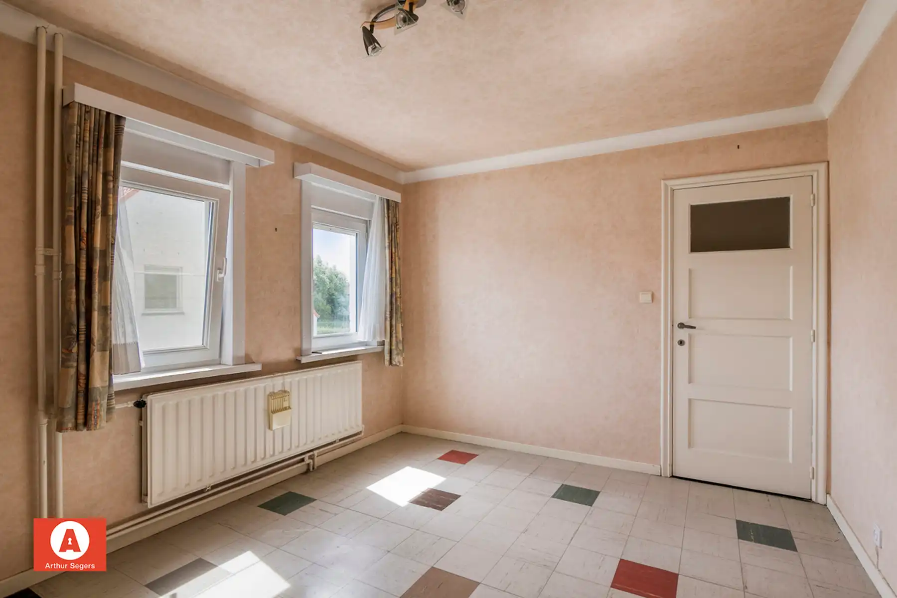 Te renoveren woning in doodlopende straat foto 12