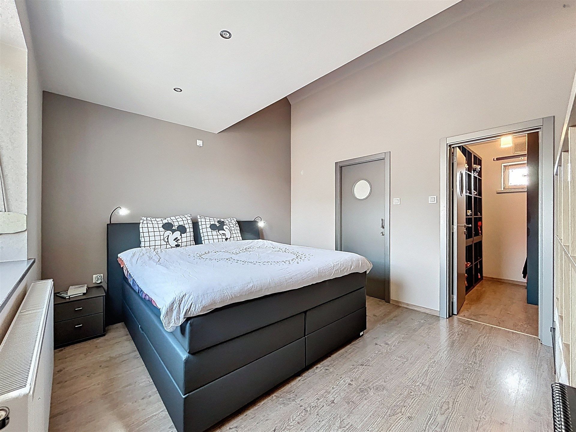 gerenoveerde gezinswoning met 3 slaapkamers en inpandige garage op perceel van 303m² foto 9