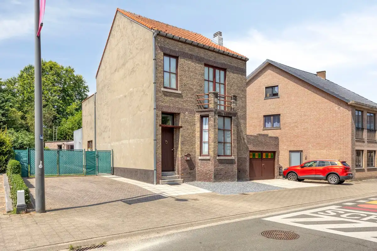 Hoofdfoto van de publicatie: Schitterend gelegen woning met 4 slaapkamers, tuin en garagebox.