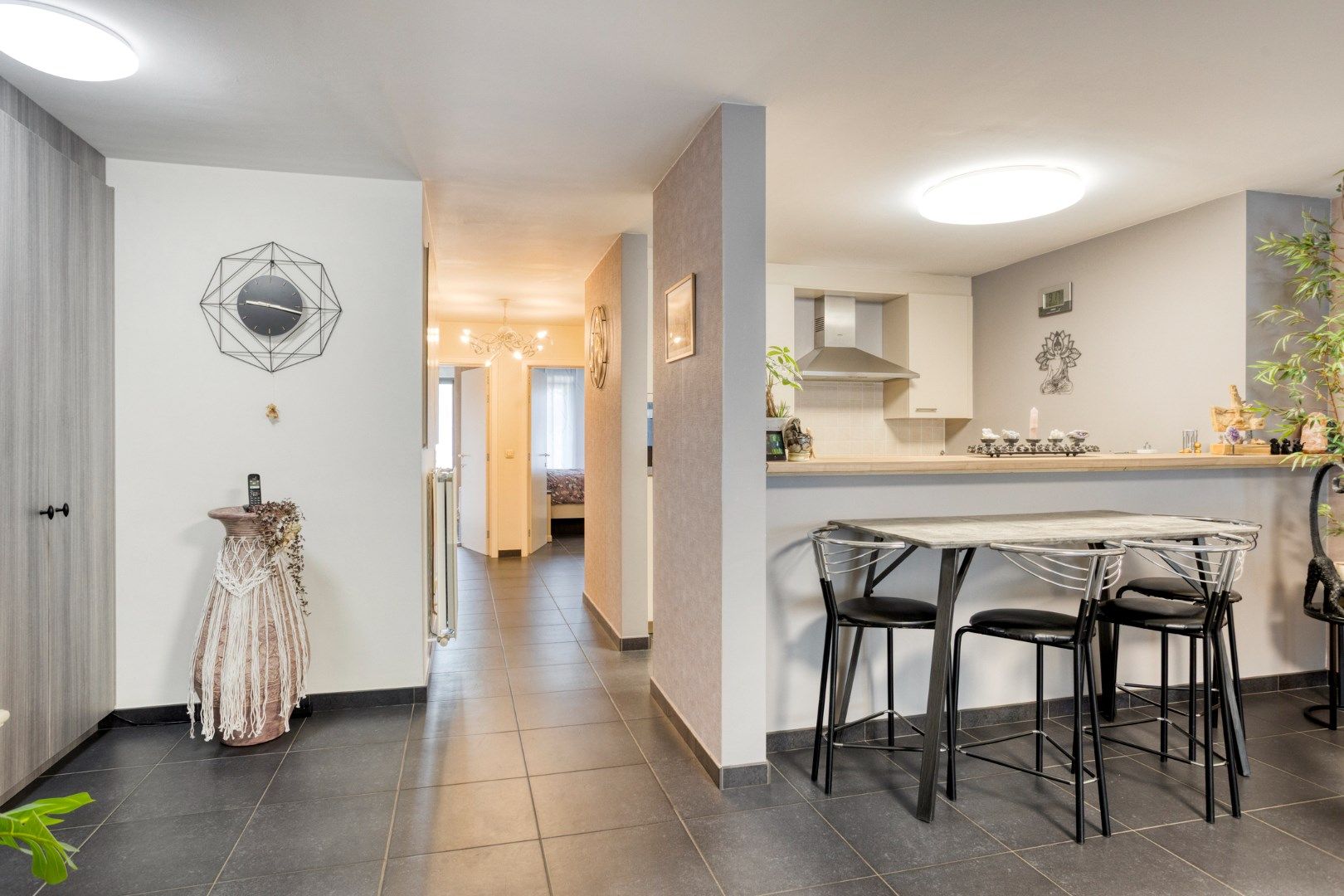 Verzorgd gelijkvloers appartement met tuin vlakbij het centrum foto 9