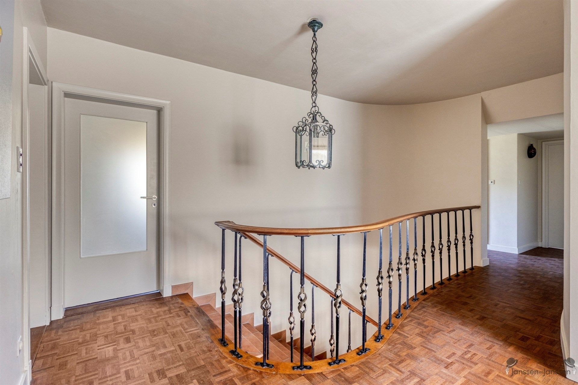 meergezinswoning met 9 slaapkamers, instapklaar foto 19