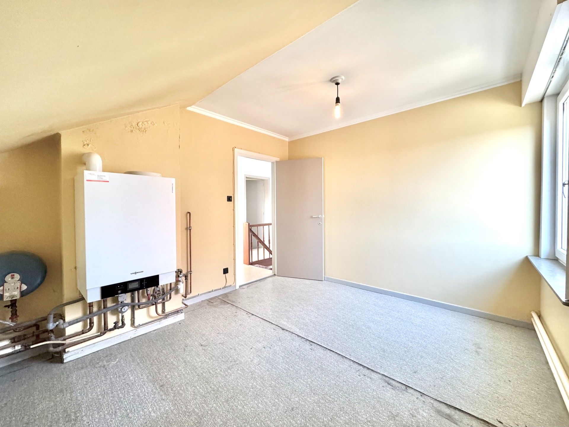 RUIME VRIJSTAANDE  WONING MET GROTE TUIN foto 22