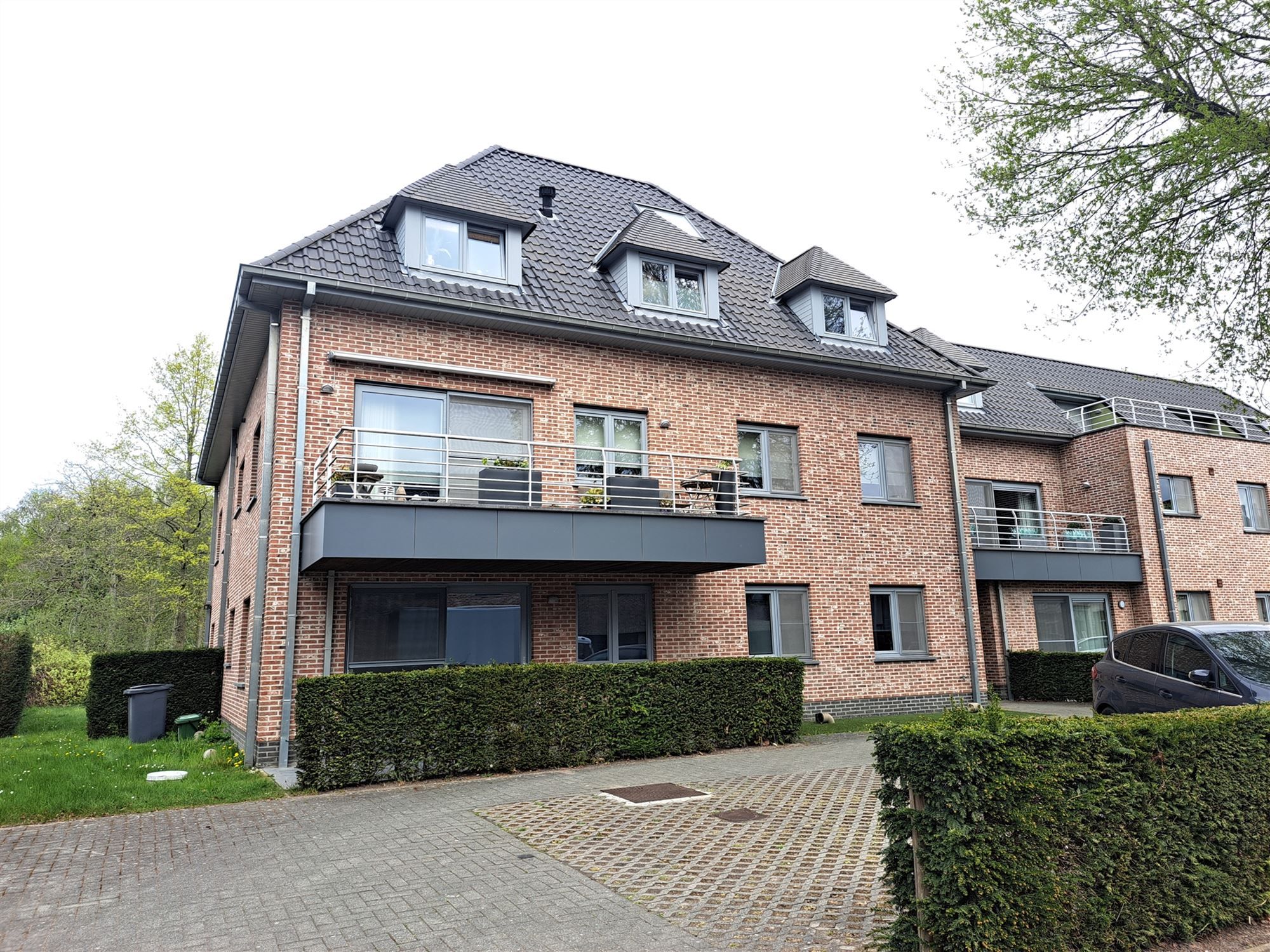 Recent appartement met 2 slaapkamers foto {{pictureIndex}}