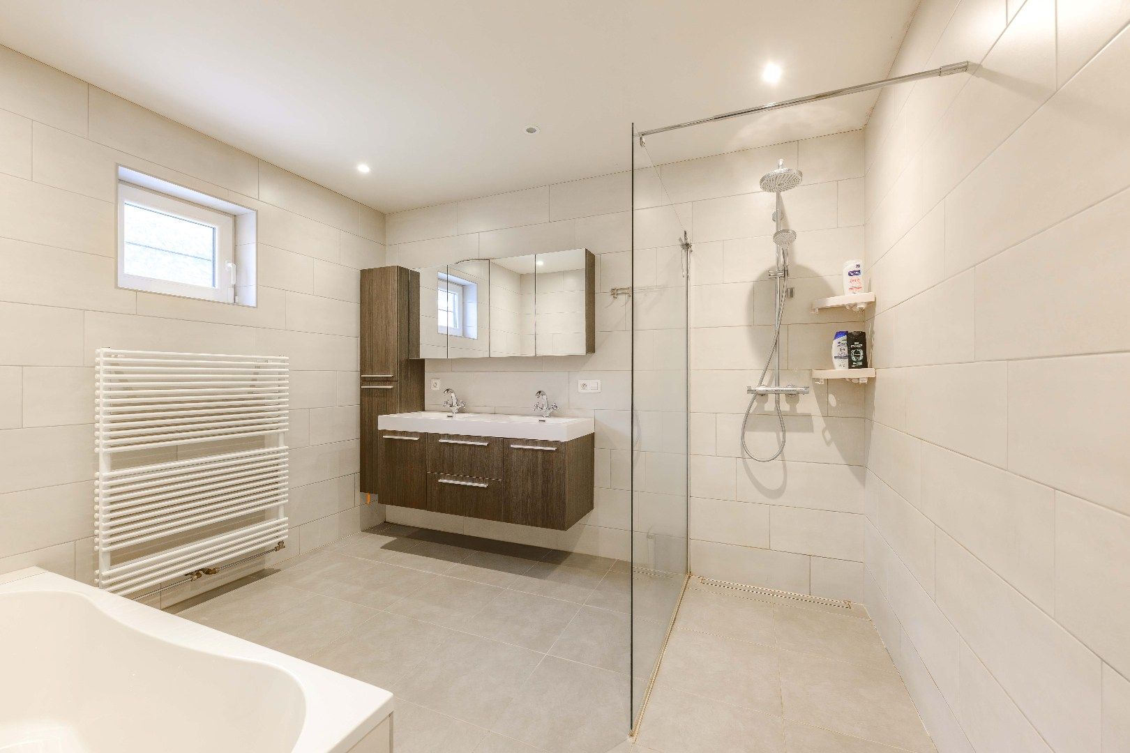 GERENOVEERDE (2015) INSTAPKLARE & ENERGIEZUINIGE WONING OP 685 m²!!!  foto 12