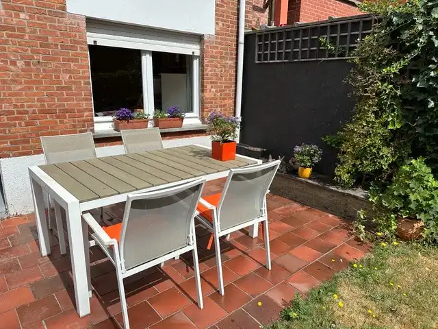 Groot woonhuis op 3 verdiepingen, bestaande uit 2 appartementen , met garage en grote tuin .  foto 8