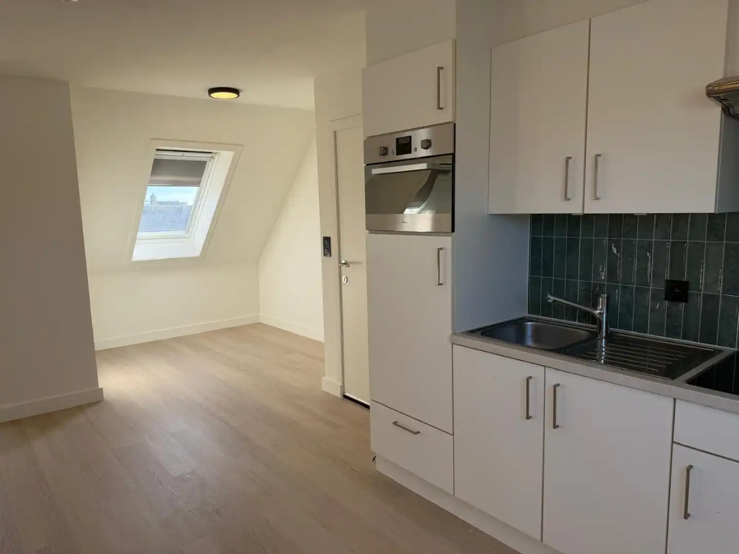 Zonnige dakstudio in een rustige wijk nabij de Nieuwpoortsesteenweg foto 2