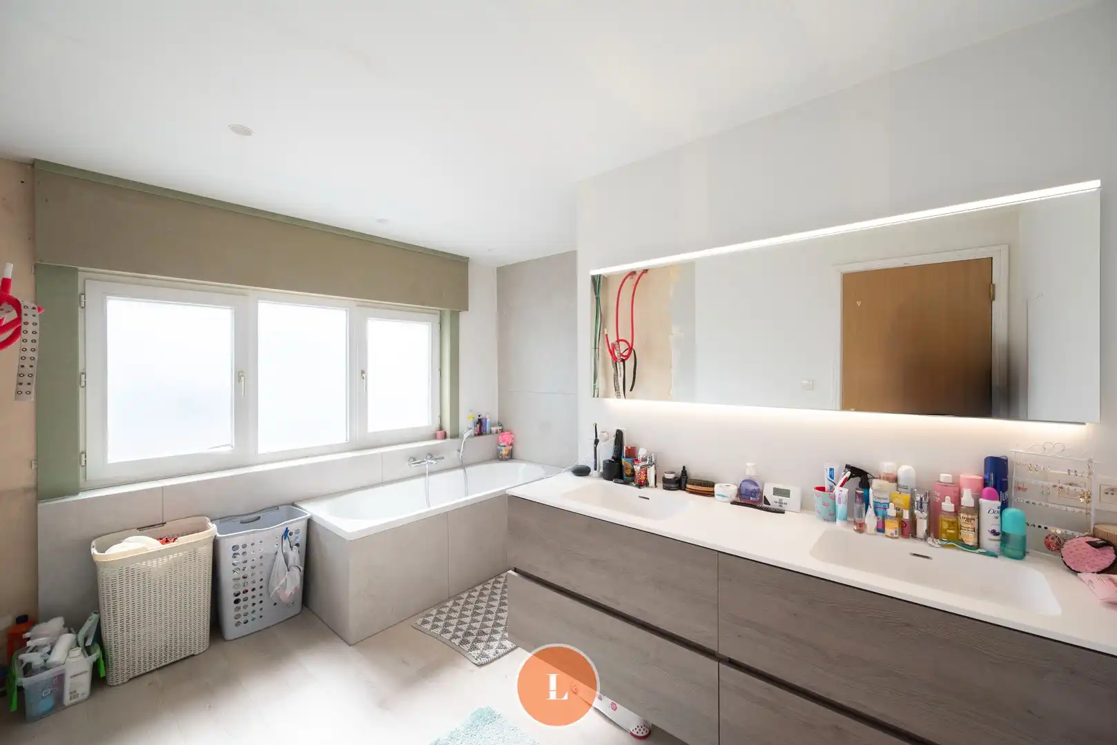 Deels te renoveren gezinswoning met 3 slaapkamers en garage. foto 9