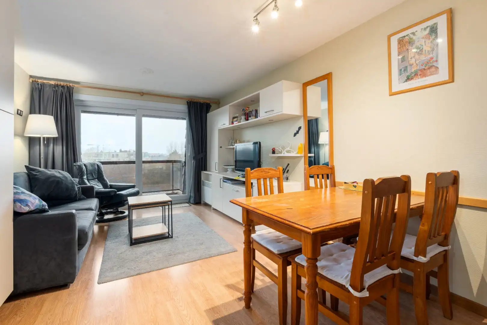 MODERN GEMEUBELDE STUDIO MET SLAAPHOEK TE KOOP  OP WANDELAFSTAND VAN ZEE foto 2