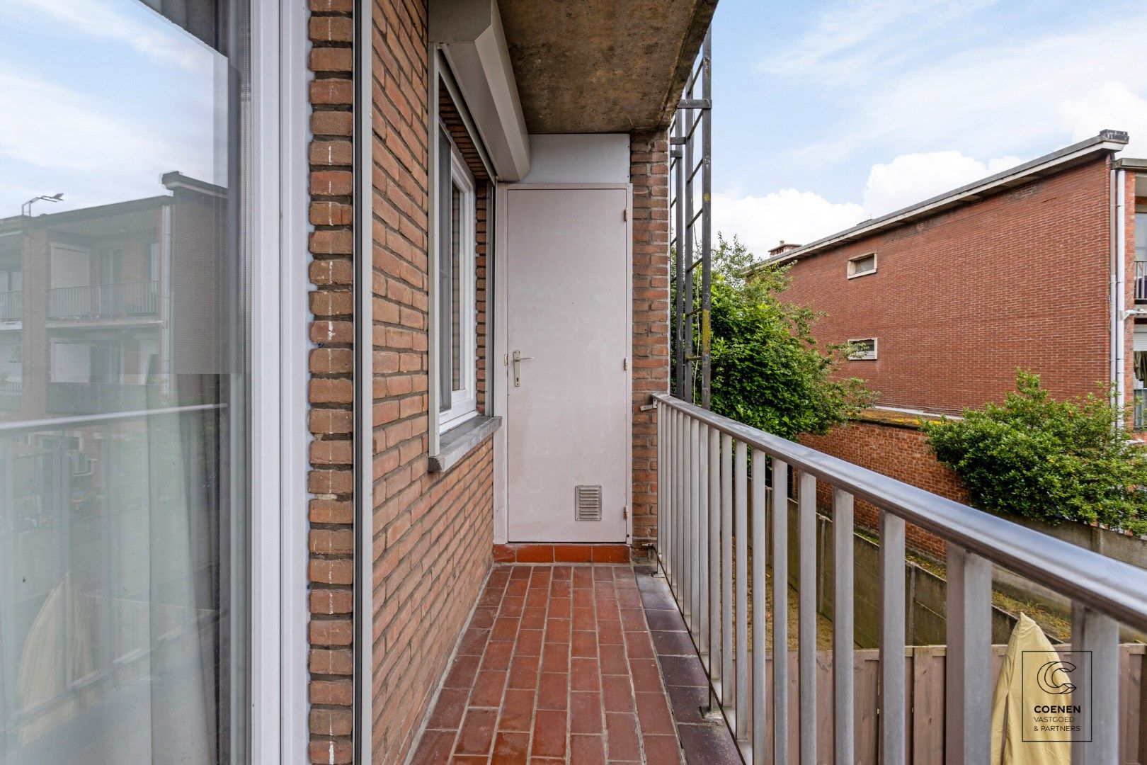 Instapklaar appartement met 2 slkp's, bew. opp van 80 m² met dubbele garage én tuin! foto 18