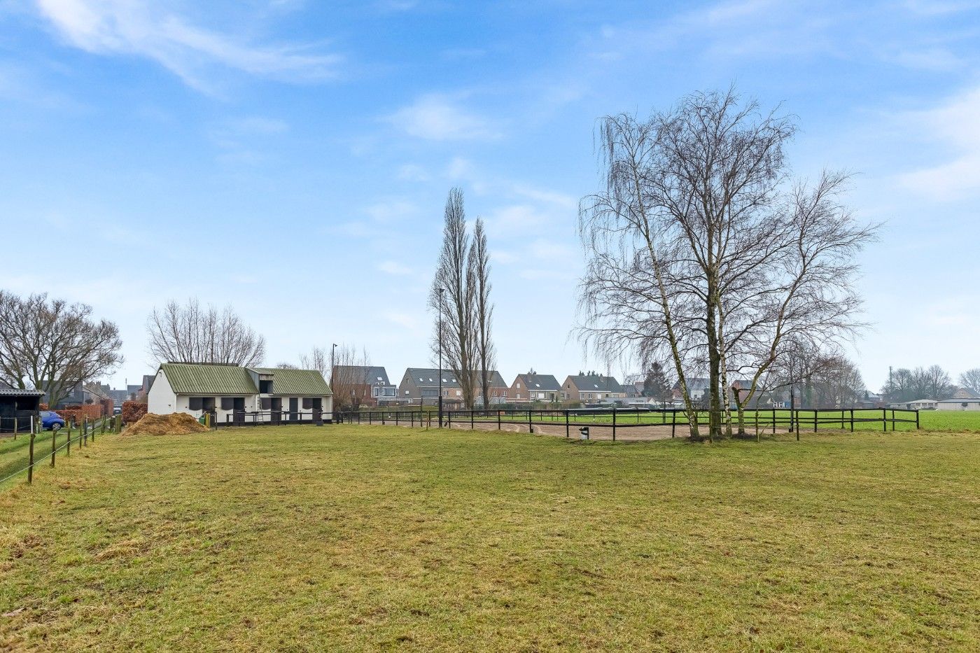 Mooi stuk weiland met 4 paardenstallen en rijpiste van ruim 1,5 hectare te koop in Hoevenen foto 18