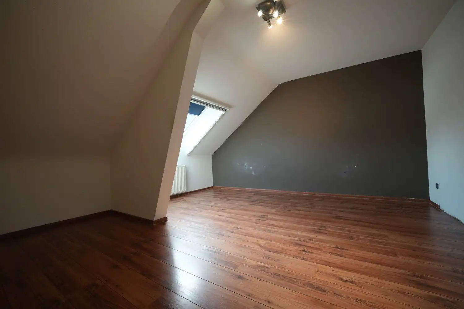 Ruim 3-slaapkamerappartement nabij centrum Genk met optie garage foto 14