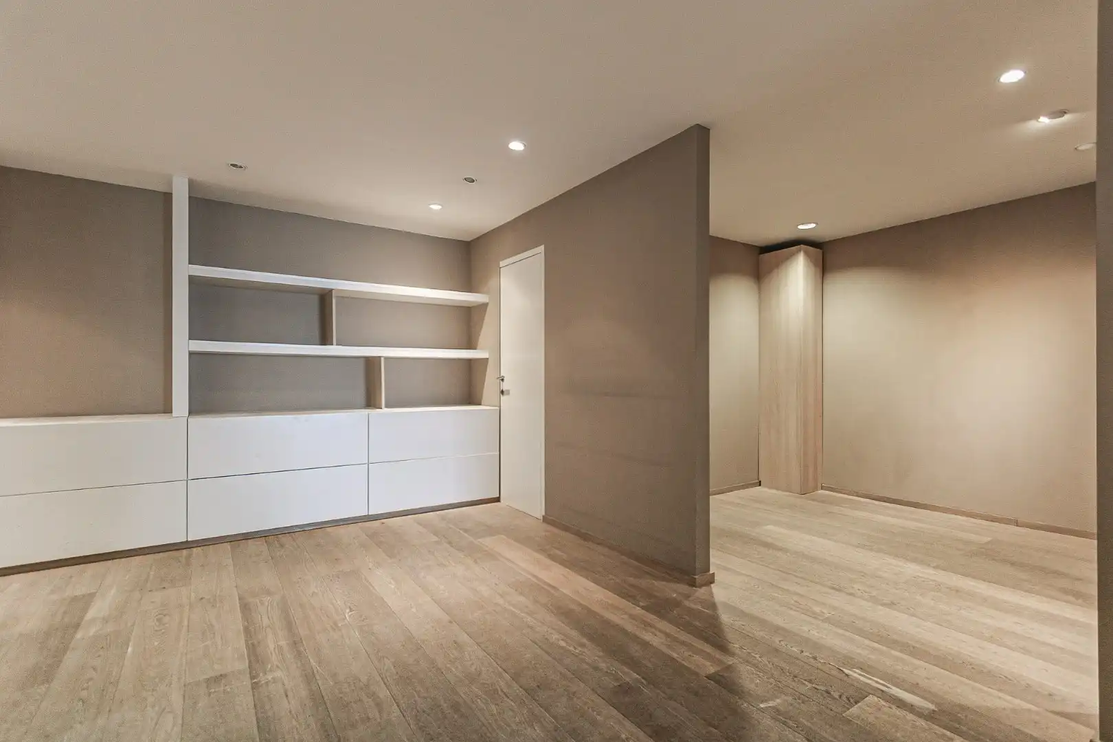 Verhuurd winkel te koop van 471 m² te Zeedijk  678-679 foto 12
