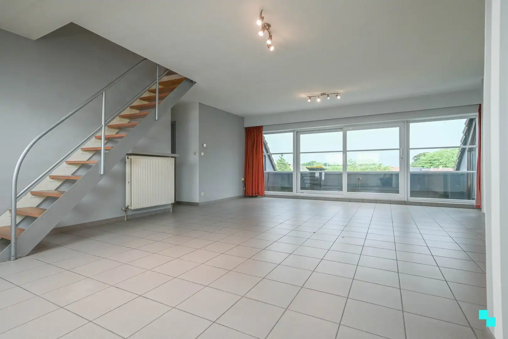 Ruim appartement met garagebox in hartje Izegem foto 6