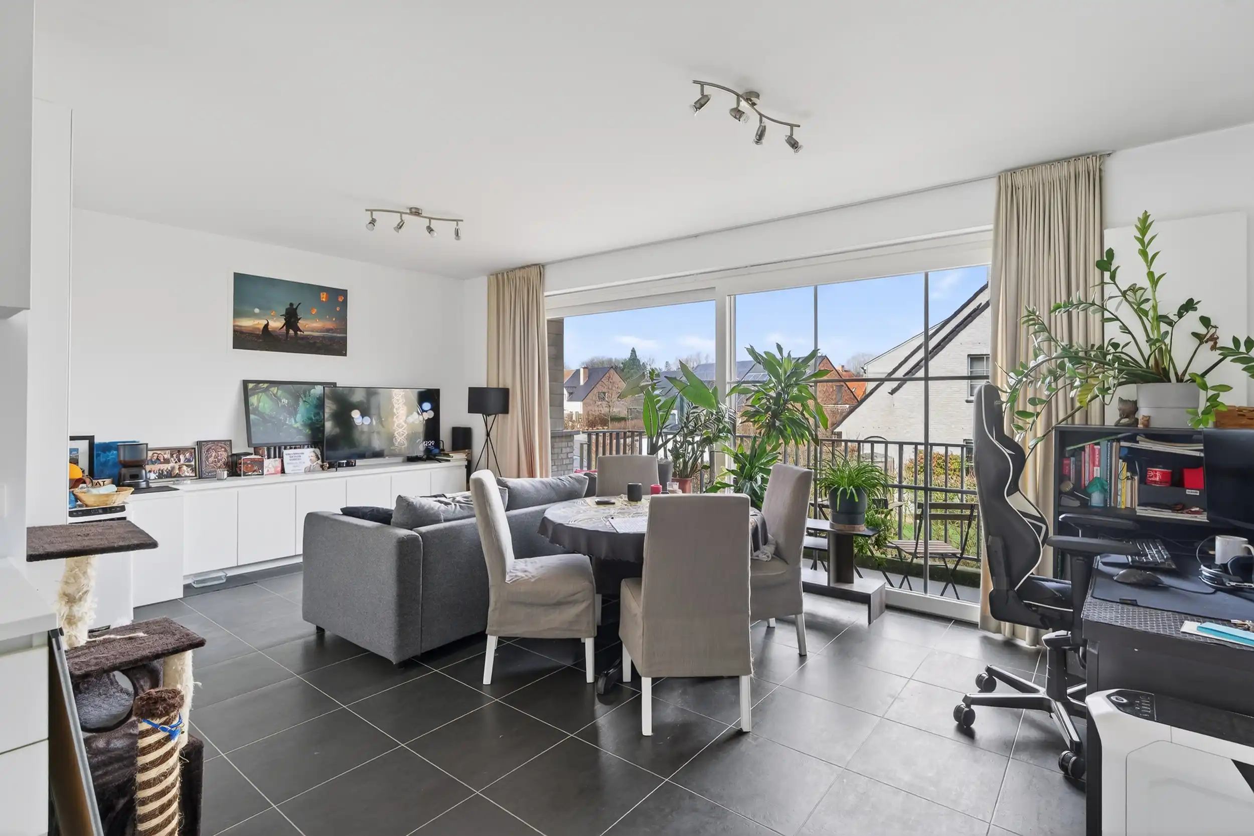 Lichtrijk appartement op centrale ligging te Dikkelvenne foto 4