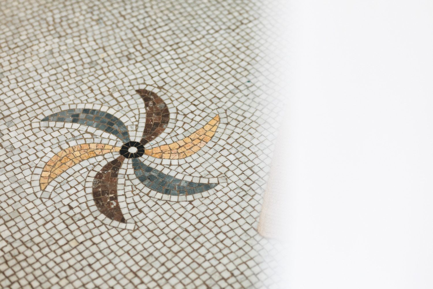 Wonen in een beschermd monument van Jos Bascourt uit 1894 is wonen in een uniek stuk Zurenborg, zonder renovatieplicht foto 5