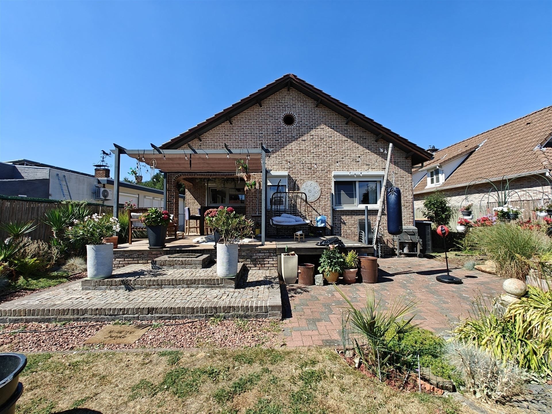 Vrijstaande bungalow woning met 3 slaapkamers en inpandige garage  foto 24