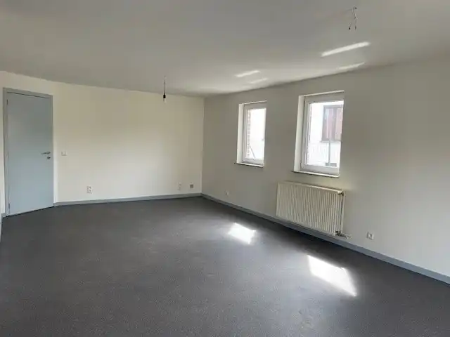 Gelijkvloers appartement met twee slaapkamers en garage foto 3