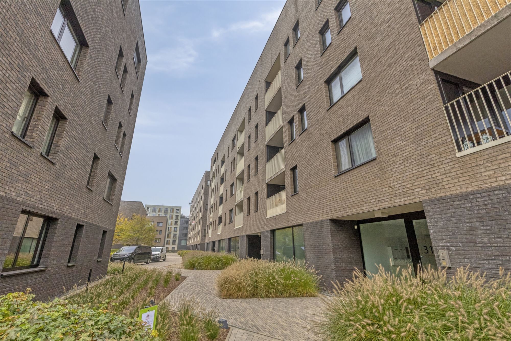 Instapklaar appartement met 2 terrassen foto 3