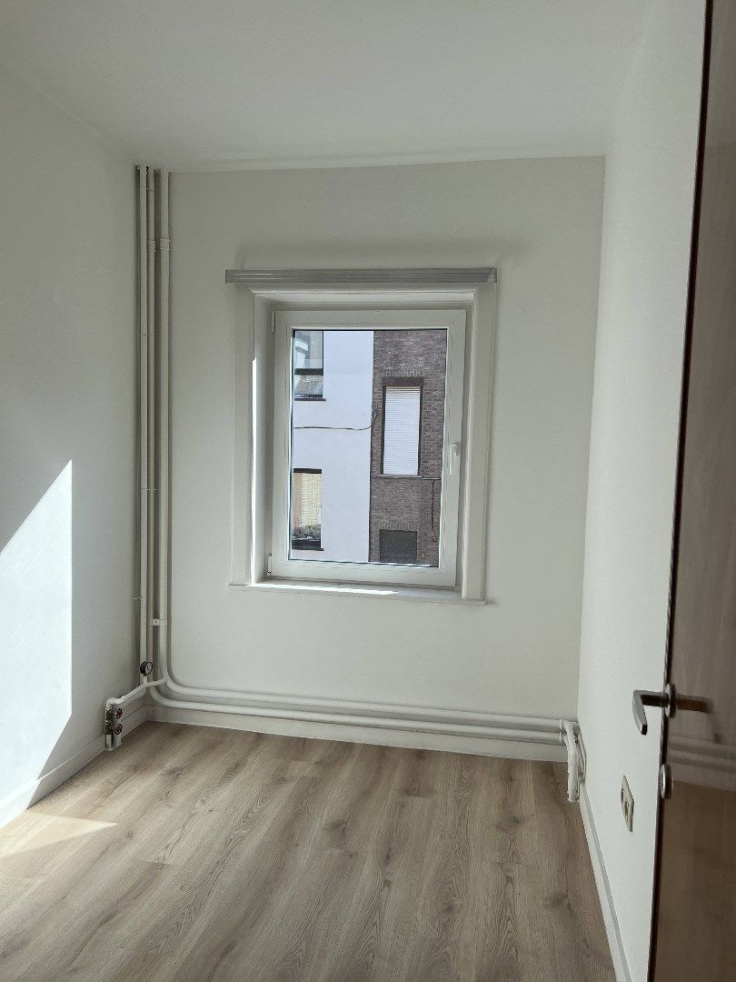 Goed gelegen rijwoning met tuintje foto 22
