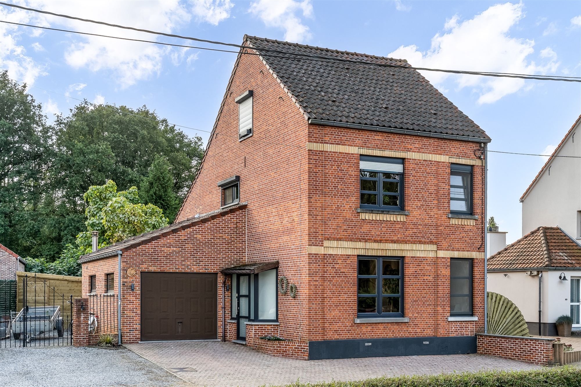 Hoofdfoto van de publicatie: PERFECT ONDERHOUDEN WONING MET 3 SLAAPKAMERS EN GROTE TUIN VLAK BIJ BERINGEN CENTRUM