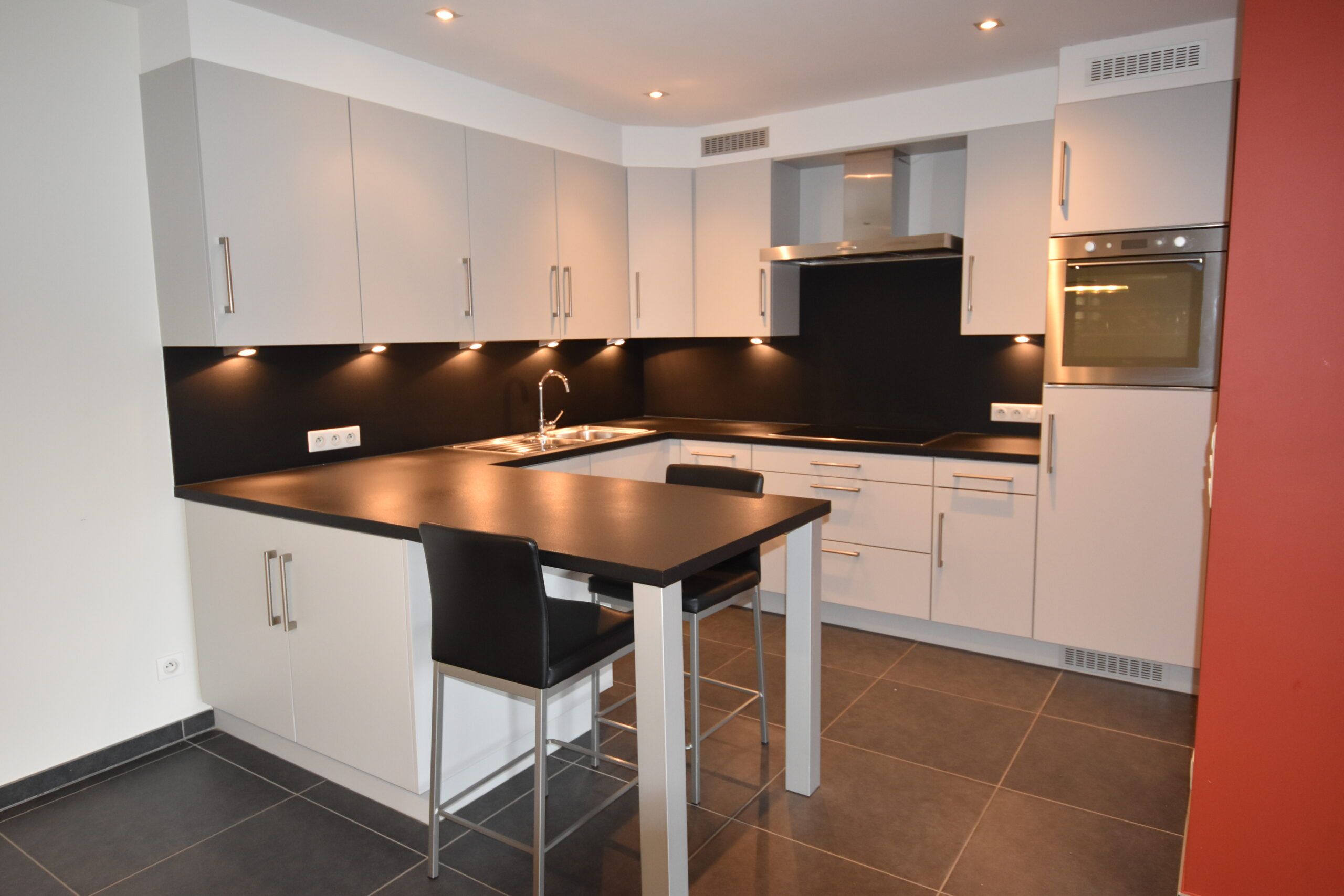 Trendy recent 2 slpk appartement met garagebox foto 16