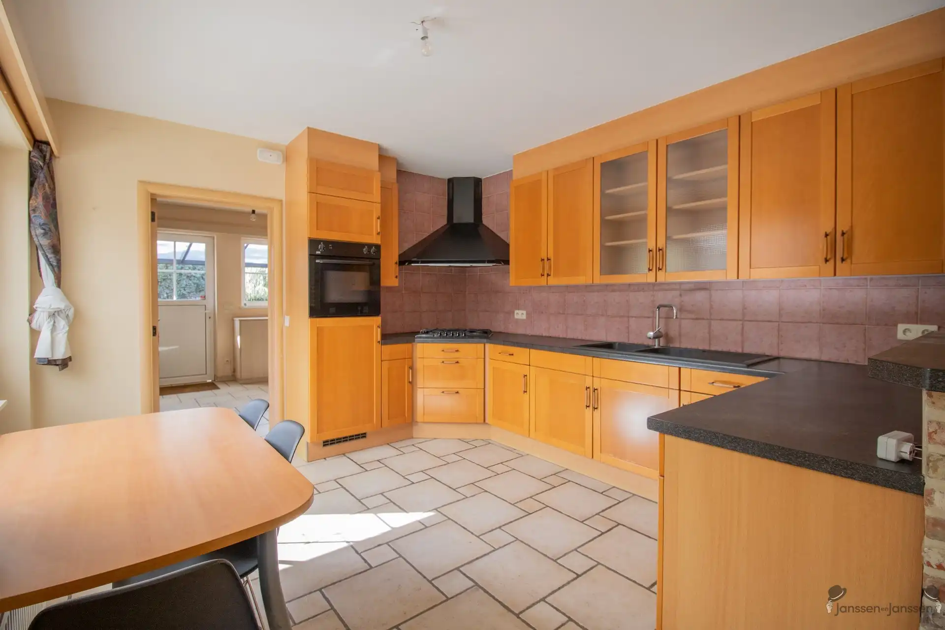 Centraal gelegen recente HOB met min. 5 slaapkamers op 819 m² foto 4
