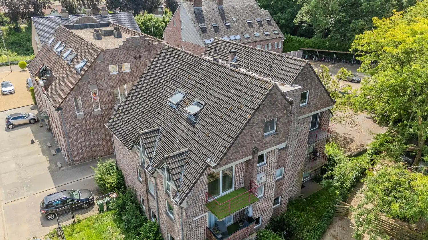 Instapklaar appartement met twee slaapkamers en ruime ondergrondse parking in Smeermaas, Lanaken. foto 4