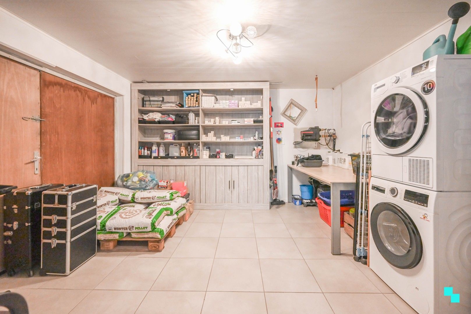 Ruime, gerenoveerde woning nabij centrum Oostrozebeke foto 16