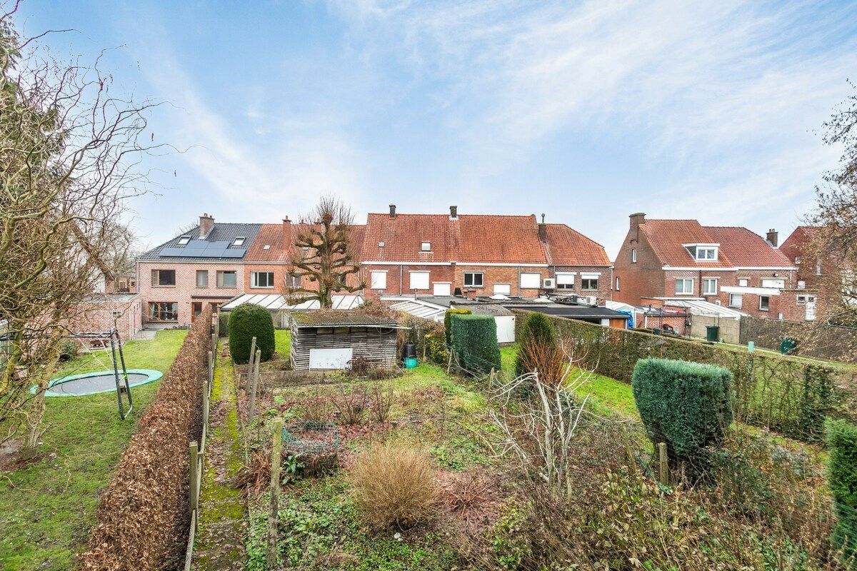 Ruime woning met 4 slaapkamers en garage! foto 21