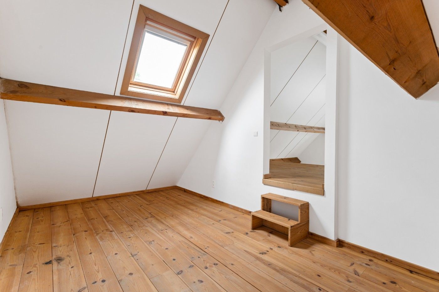 Ruime, instapklare woning met 3 slpk., dubbele garage en tuin foto 24