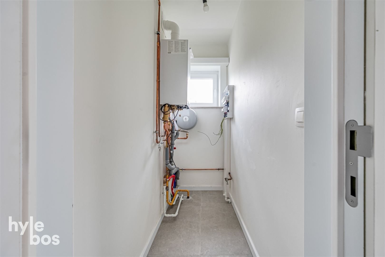 Gerenoveerd appartement met garage in gezellige woonwijk foto 12