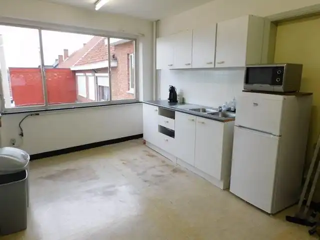 Ruim handelspand op ideale locatie foto 8