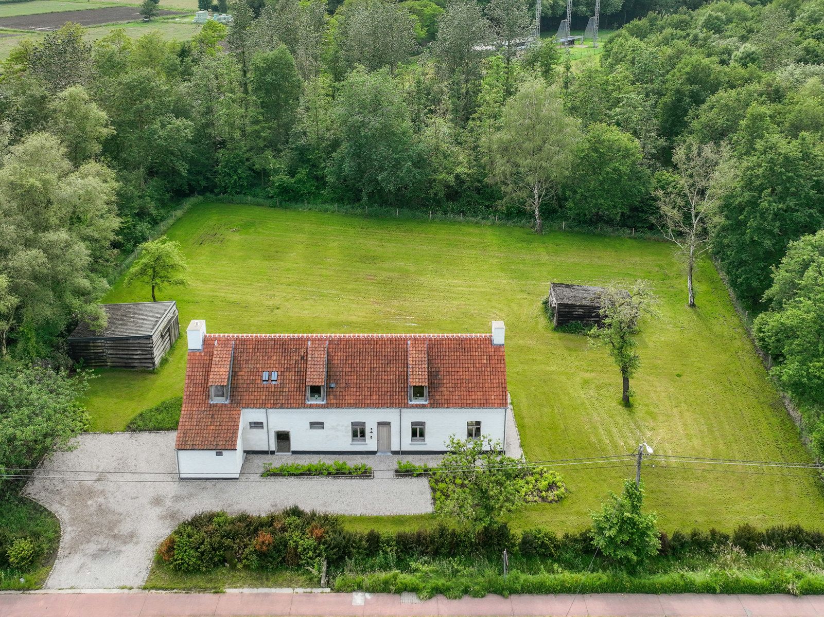 Exclusieve gerenoveerde hoeve te PUTTE op 3.258 m2 foto 6