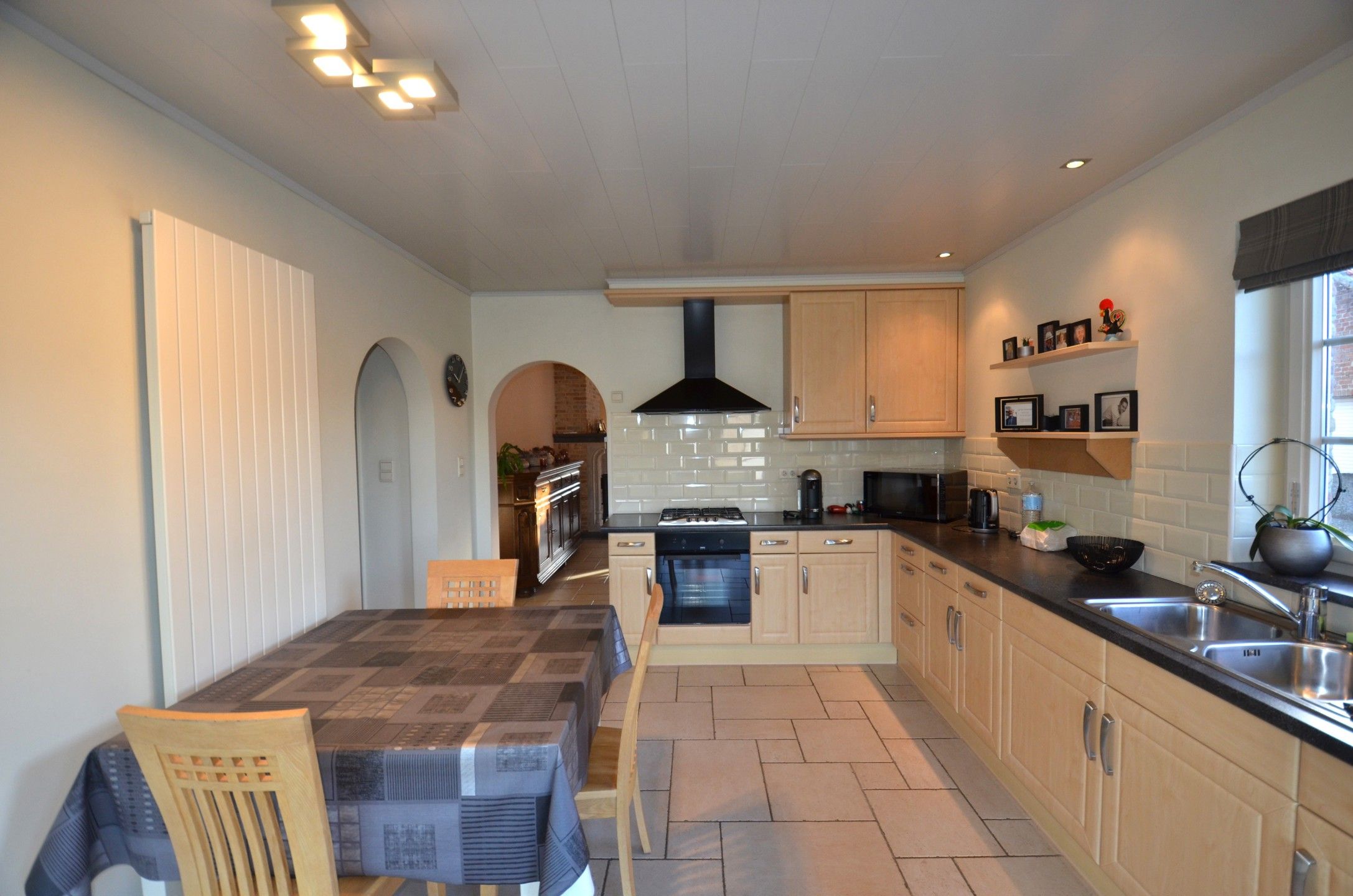 Leuke halfopen bebouwing met drie slaapkamers foto 12