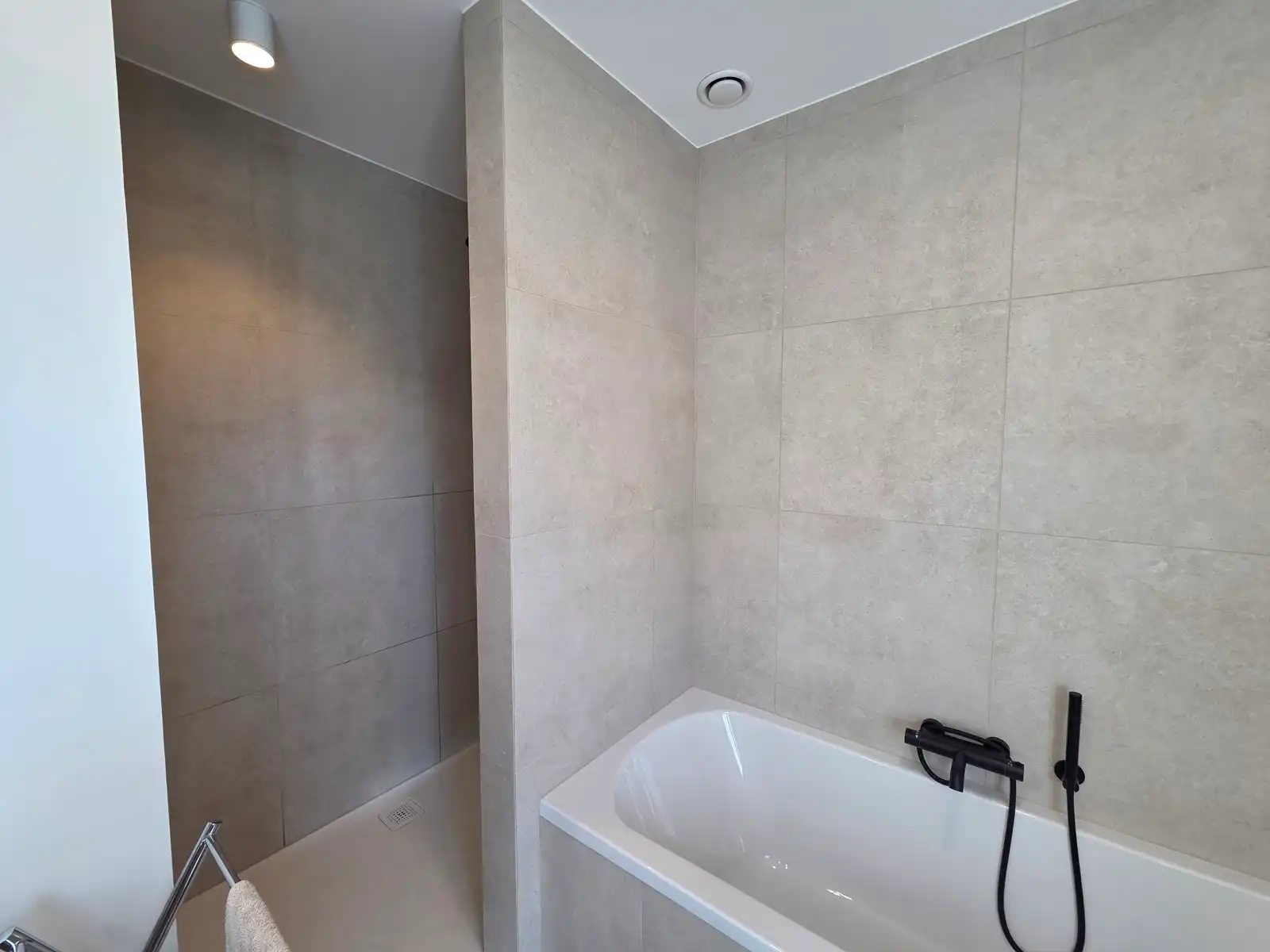 Instapklare recente woning met mooie tuin!!! foto 23
