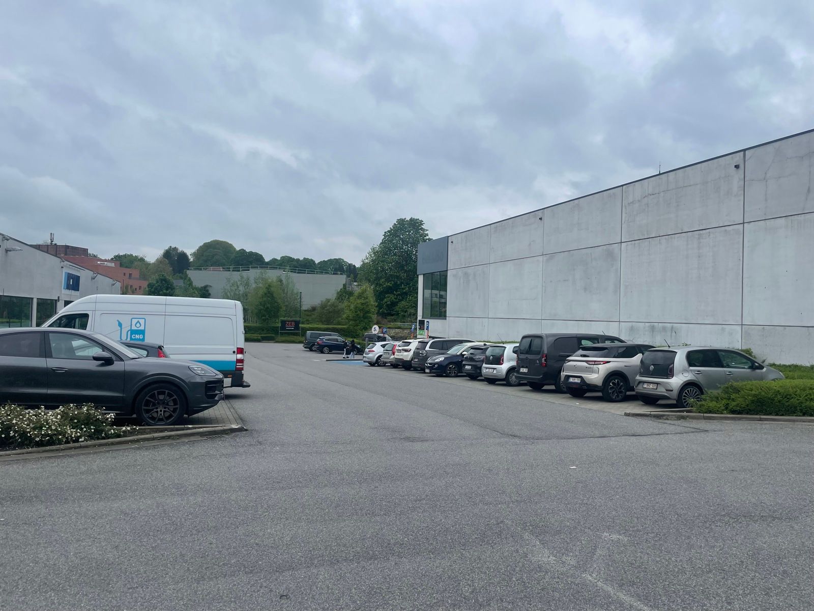 Te huur: winkelruimtes van ca. 800 en 650 m²  foto 6