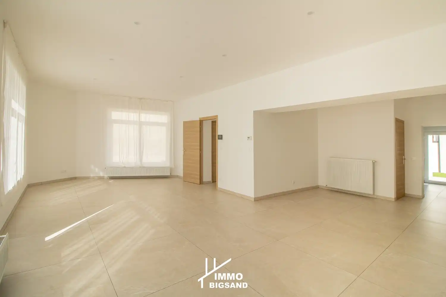 Volledig gerenoveerde woning met 4 slaapkamers, 2 badkamers en ruim bijgebouw foto 5