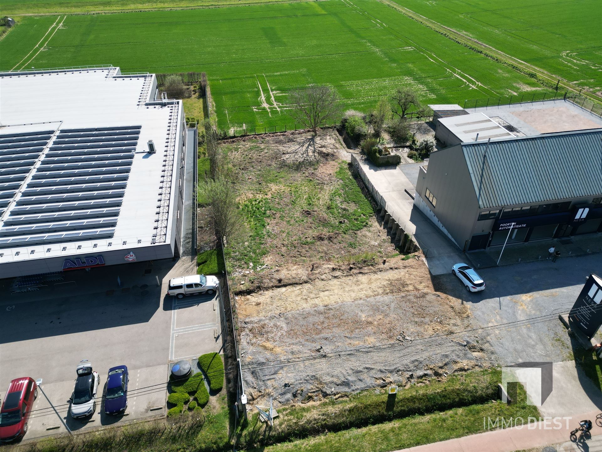 Bouwgrond van 13.86 are op toplocatie in zone voor ruimtebehoevende kleinhandel. foto 4