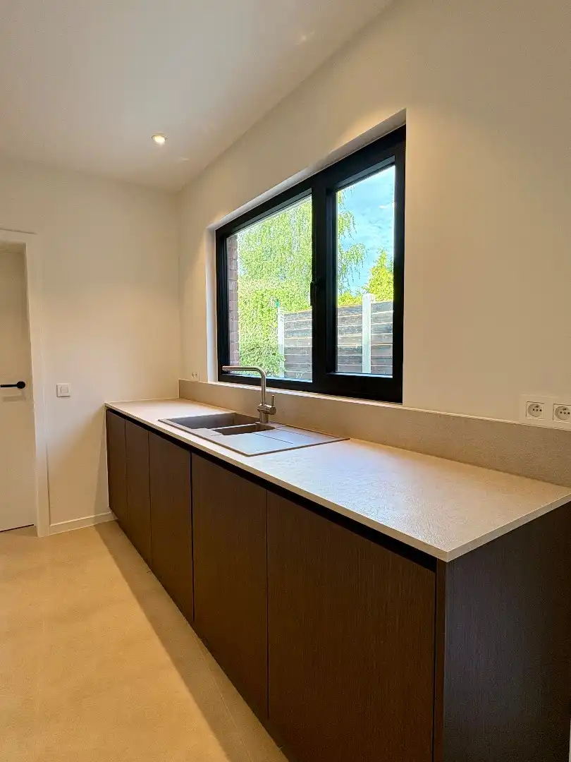 Instapklare nieuwbouwwoning met 3 slaapkamers, terras en stadstuin foto 3