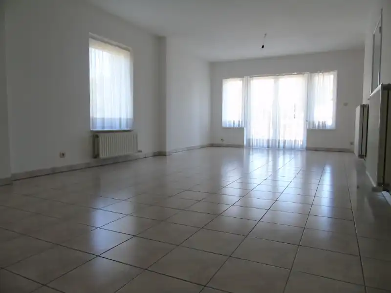 Ruim duplex-appartement (140 m²) met 3 slaapkamers, terras en garagebox foto 3