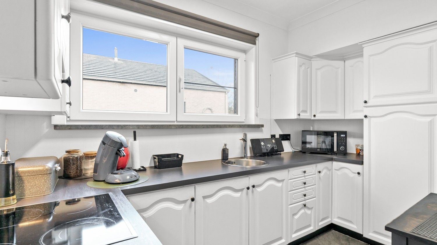 Woning met 2 slaapkamers, ruime garage en tuin foto 11