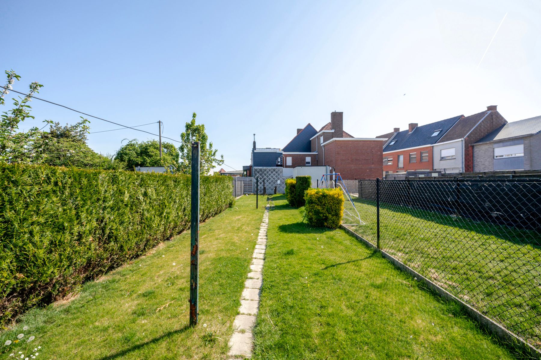 Woning met tuin en doorgang achteraan foto 4