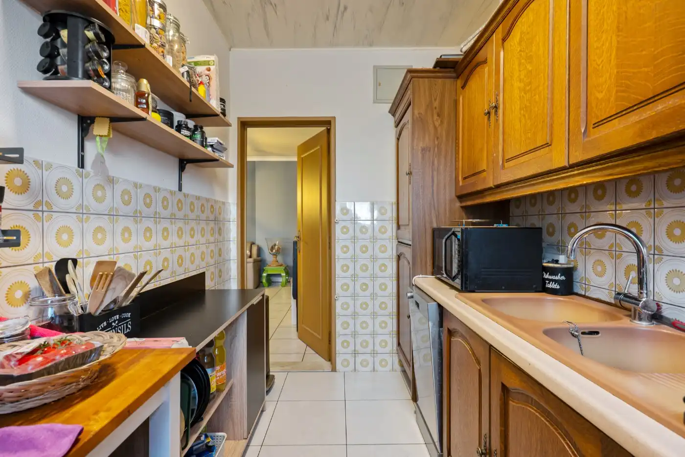 Gelijkvloers appartement met 2 slpk., veranda, verhard tuintje en garage foto 7