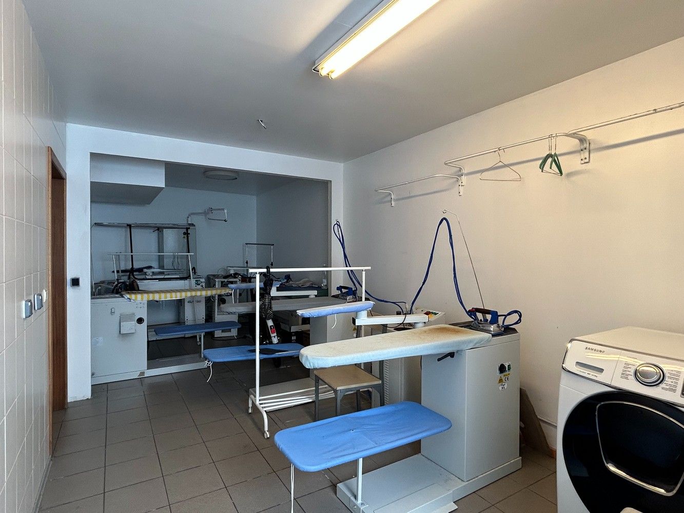 Handelspand met woonst – topvisibiliteit in Kessel-Lo! foto 7