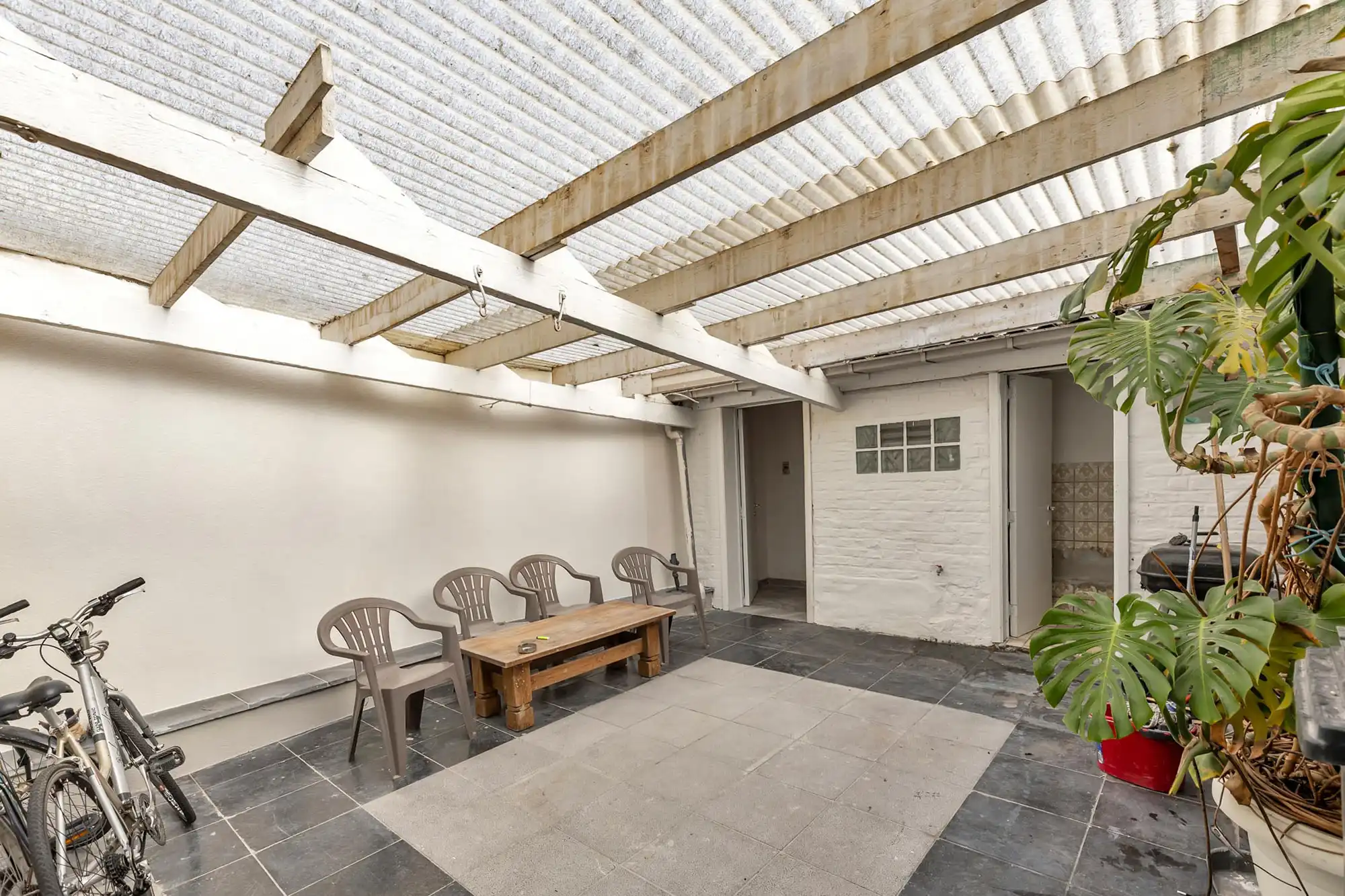 Instapklare gezinswoning met 4 slaapkamers en 2 badkamers foto 24