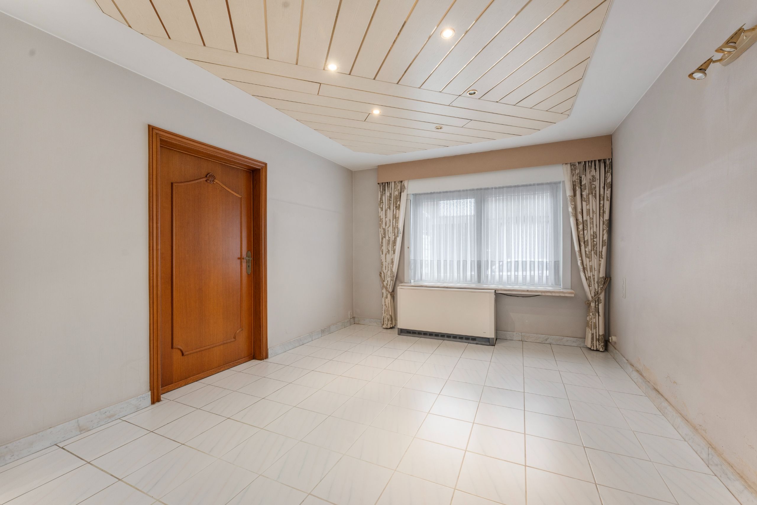 Te renoveren woning aan de rand van Deerlijk met zeer ruime garage op 262m2 foto 2