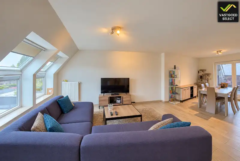 Energiezuinig duplexappartement met 2 slaapkamers, zonnepanelen, ruim terras, garage en parkeerplaats in Adegem foto 7