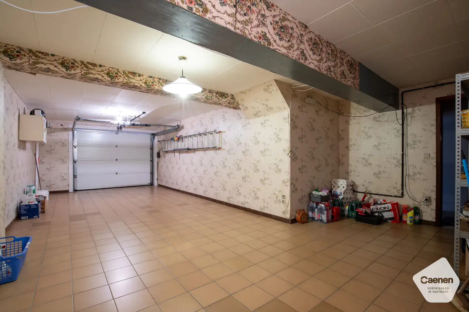 Ruime gezinswoning met inpandige garage op een rustige locatie foto 7