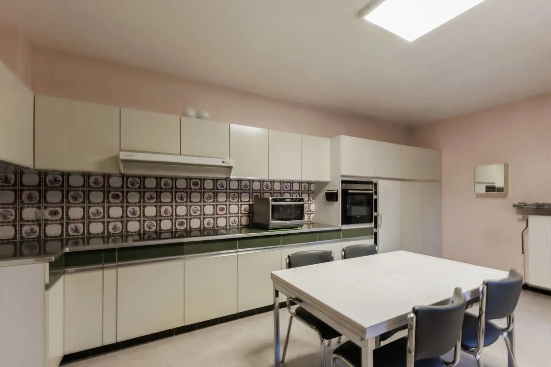 Ruime halfopen bebouwing met grote tuin foto 11